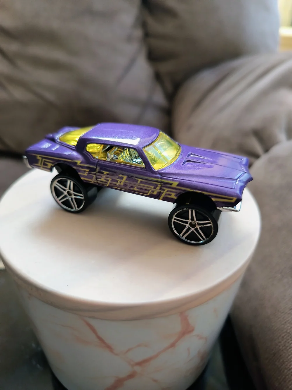 Hot Wheels 1971 Buick Riviera  1/64 Scale